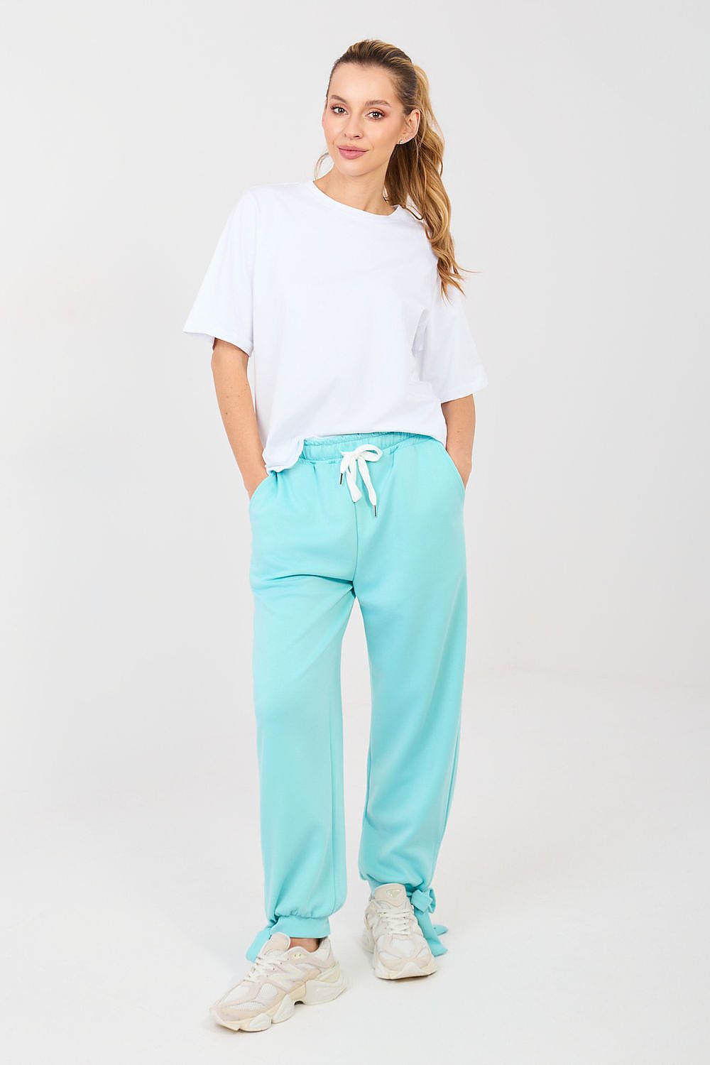  Sportanzug Hosen model 223468 Italy Moda 